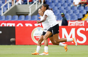 Millene e Tarciane em comemorao do gol marcado contra o Amrica de Cali