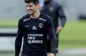 Rafael Ramos sorridente em treino matinal no Corinthians