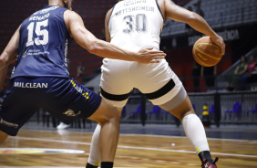 Hettsheimeir sendo pressionado por defensor do So Jos