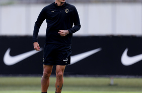 Caetano durante treino do Corinthians