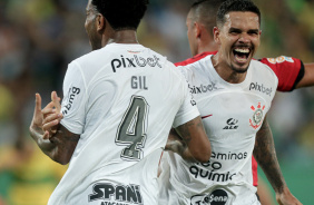 Lucas Verssimo e Gil comemorando bastante durante jogo contra o Cuiab