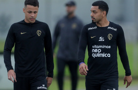 Matheus Arajo e Matheus Bidu em atividade realizada no CT Joaquim Grava