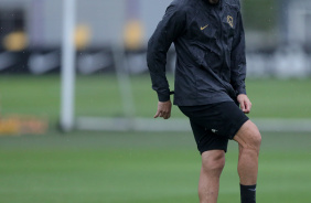 Renato Augusto com a bola dominada