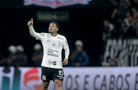 Matheus Bidu participou da jogada do gol do Corinthians contra o Athletico-PR