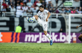 Bruno Mndez dominando a bola