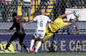 Cssio fazendo defesa contra o Red Bull Bragantino