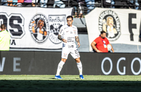 Fagner em ao na partida contra o Red Bull Bragantino