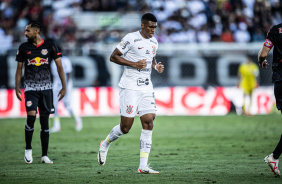 Felipe Augusto em ao na partida contra o Red Bull Bragantino