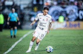 Gustavo Mosquito em ao na partida contra o Red Bull Bragantino