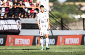 Matas Rojas em ao na partida contra o Red Bull Bragantino