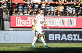 Rojas caminha no gramado do Nabi Abi Chedid