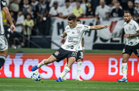 Gabriel Moscardo em ação durante jogo do Corinthians contra o Atlético-MG
