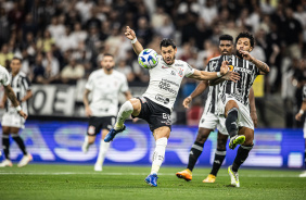 Giuliano em ação durante jogo do Corinthians contra o Atlético-MG