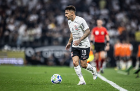 Gustavo Silva em campo durante jogo do Corinthians contra o Atltico-MG