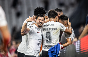 Jogadores do Corinthians comemorando gol contra o Atlético-MG