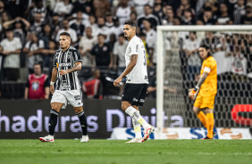 Lucas Verssimo de olho na marcao durante o jogo do Corinthians contra o Atltico-MG