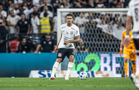 Lucas Verssimo em campo durante jogo do Corinthians contra o Atltico-MG