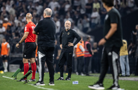 Mano Menezes na orientao do Corinthians contra o Atltico-MG