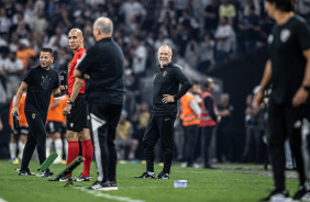 Mano Menezes no comando do jogo do Corinthians contra o Atltico-MG