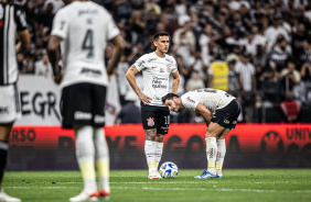 Matías Rojas e Giuliano durante jogo do Corinthians contra o Atlético-MG