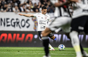 Matías Rojas em ação durante jogo do Corinthians contra o Atlético-MG