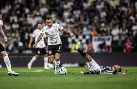 Maycon em campo durante jogo do Corinthians contra o Atltico-MG