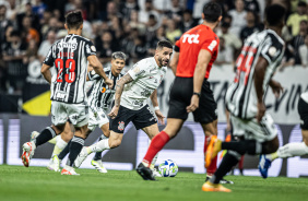 Renato Augusto em ação durante jogo do Corinthians contra o Atlético-MG