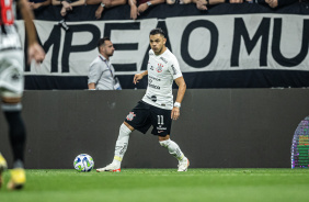 Romero em ação durante jogo do Corinthians contra o Atlético-MG