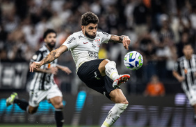 Yuri Alberto finalizando durante jogo do Corinthians contra o Atltico-MG