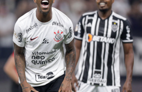 Gil gritando em comemorao contra o Atltico-MG