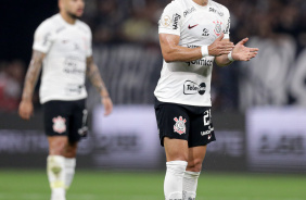 Giuliano animando o elenco durante partida contra o Atltico-MG