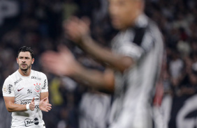 Giuliano animando o time do Corinthians durante partida contra o Atltico-MG