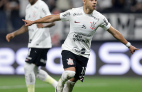 Romero comemorando gol anotado contra o Atltico-MG