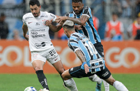 Giuliano em ação diante do Grêmio pelo Brasileirão