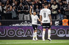 Romero pedindo a bola durante jogo contra o Bahia