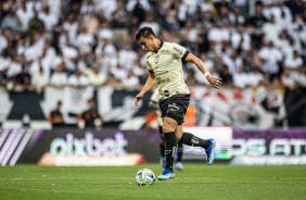 Giovane em ao contra o Internacional