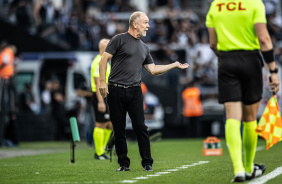 Mano passa instrues para seus jogadores