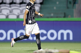 Romero celebrando gol anotado contra o Coritiba