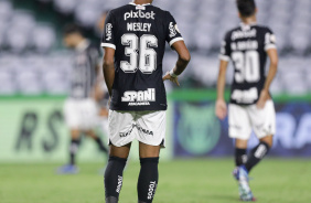 Wesley de costas durante jogo contra o Coritiba no Couto Pereira