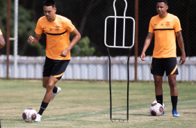Joo Pedro Tchoca e Arthur Sousa no treino do Corinthians sub-20