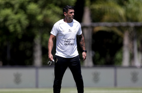 Preparador Diogo Linhares durante treino do Corinthians no CT Joaquim Grava