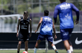 Gustavo Mosquito encarando a marcao durante jogo-treino contra o Unio So Joo