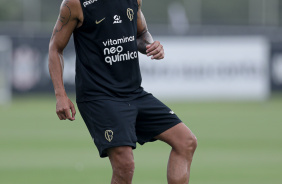 Lucas Verssimo em preparao durante treino do Corinthians no CT Joaquim Grava