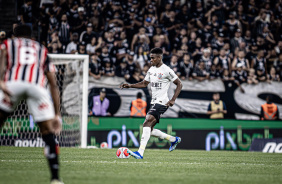 Flix Torres durante jogo do Corinthians contra o So Paulo