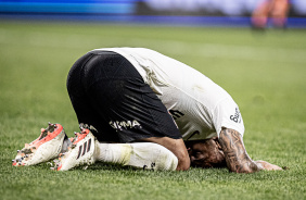 Yuri Alberto se lamentando durante clssico entre Corinthians e So Paulo