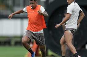 Arthur Sousa e Romero durante o treino do Corinthians