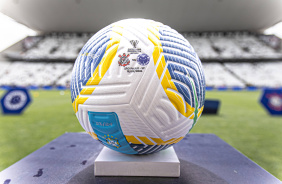 Bola da final da Supercopa entre Corinthians e Cruzeiro