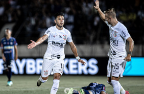 Romero e Pedro Henrique comemorando gol contra o Cianorte
