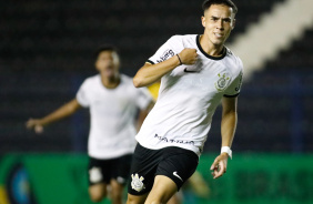 Kau Henrique celebrando gol anotado contra o Cricima, pela Copa do Brasil Sub-17