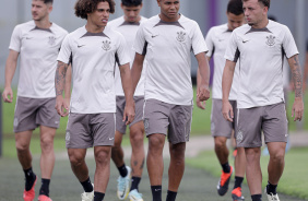 Biro, Wesley e Ryan durante treinamento do Corinthians